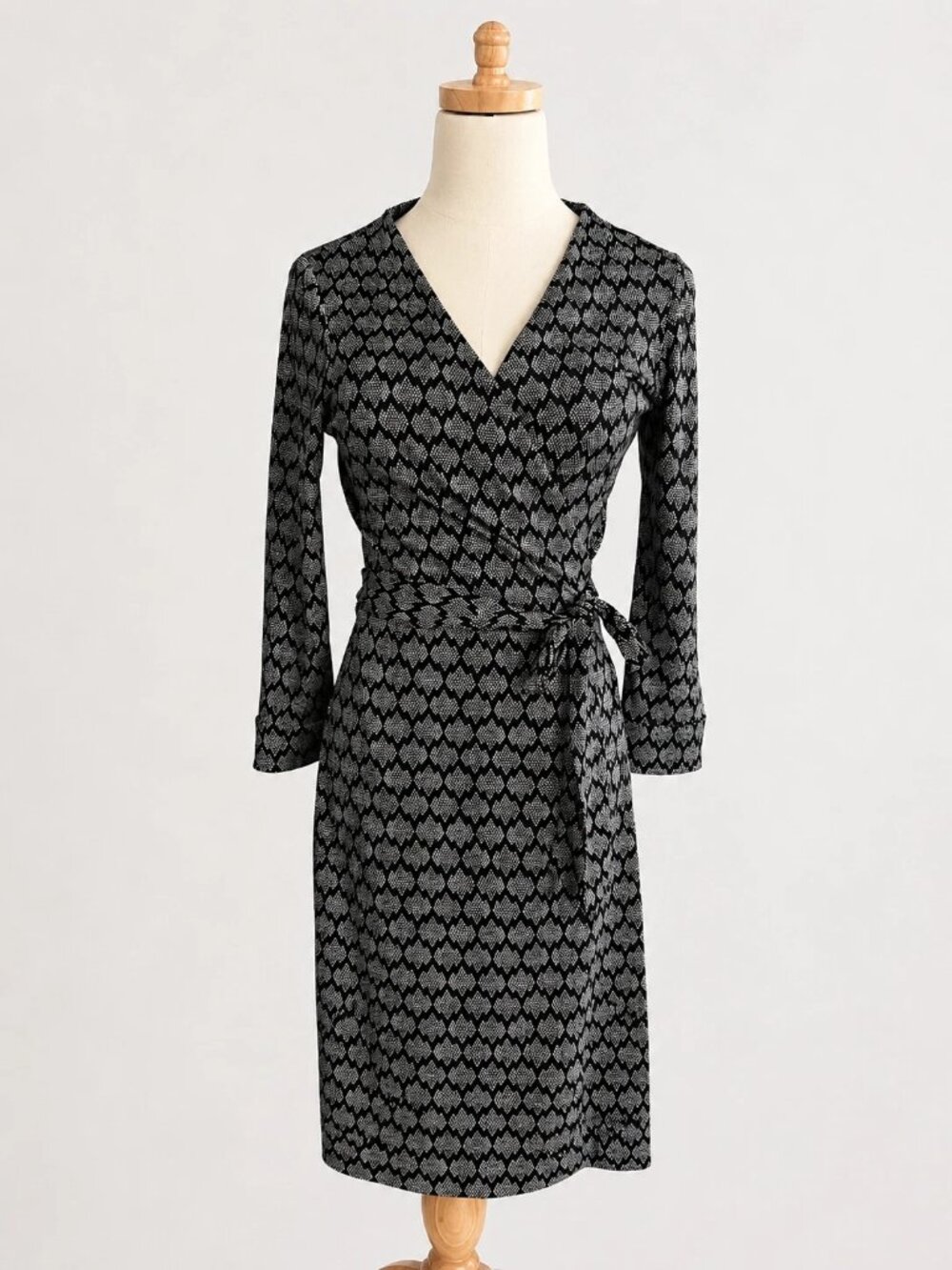 Classic NWOT Diane Von Furstenberg DVF W 8 Silk Quiet Luxury